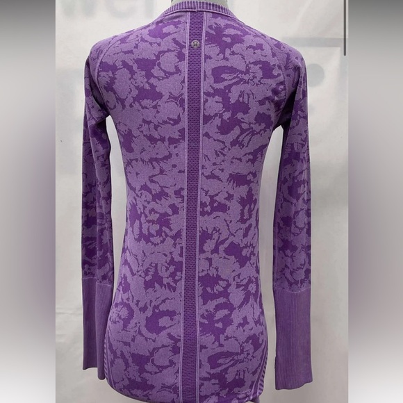 LULULEMON Swiftly Tech Long Sleeve Crew
Heathered Top in Tender Violet - Picture 3 of 10